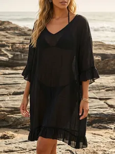 Vestido playero negro transparente con escote en V y detalles de volantes para mujer.
