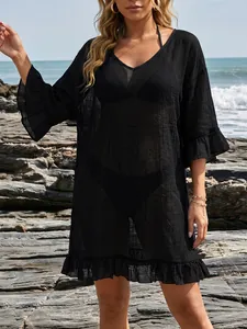 Elegante vestido playero negro transparente con cuello en V y mangas con volantes