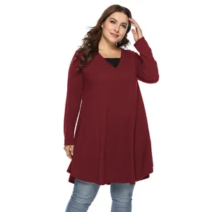 Burgunderrotes Plus-Size-Kleid mit V-Ausschnitt und unregelmäßigem Lagenlook-Design