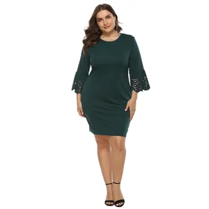 Abito elegante taglie forti verde scuro con maniche a campana intagliate al laser