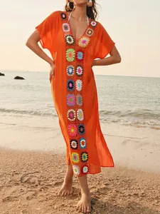 Boheemse oranje gehaakte maxi strandjurk met kleurrijk bloemenpatroon voor vakantiegebruik