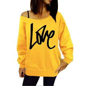Stylisches gelbes Off-Shoulder Sweatshirt für Damen mit schwarzem LOVE-Aufdruck