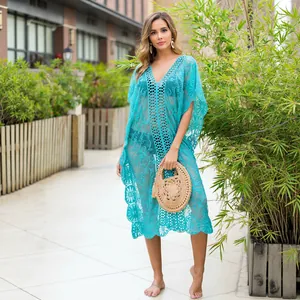 Elegante vestido playero de encaje turquesa transparente con cuello en V para verano