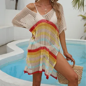 Vestido playero bohemio de ganchillo a rayas multicolores con diseño de punto calado