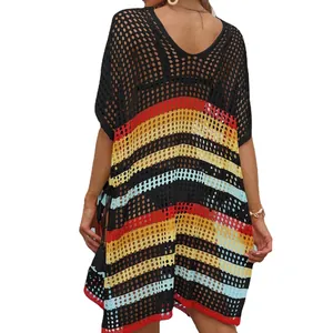 Vestido de playa de ganchillo a rayas coloridas con diseño calado para mujer