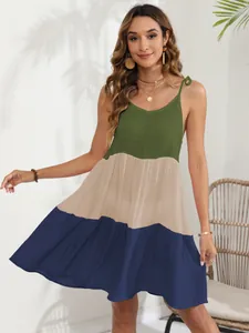 Robe Cami à Rayures Color Block pour Femmes Col en V à Volants Étagés Robe de Plage Sans Manches en Polyester Mini Robe d'Été pour Vacances