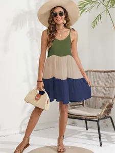 Robe d'été bohème à bretelles spaghetti et blocs de couleurs pour vacances à la plage