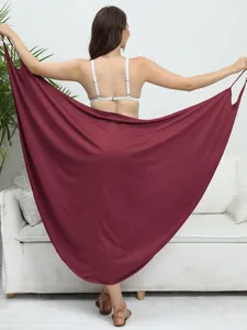 Vestido de playa cruzado burdeos de talla grande con dobladillo irregular y estilo versátil