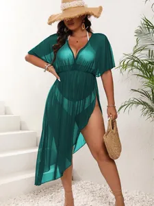 Vestido de playa transparente verde oscuro de talla grande con escote en V y dobladillo irregular
