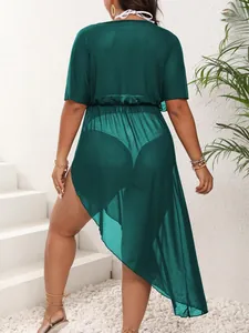 Vestido de playa transparente de talla grande en verde oscuro con dobladillo asimétrico