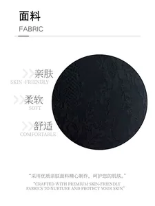 Dettaglio del tessuto in pizzo floreale nero premium per pantaloni svasati