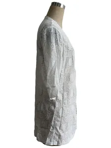 Elegante cárdigan de encaje floral blanco para mujer con detalles de encaje fino