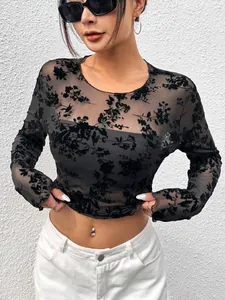 T-shirt chic à manches longues en mesh noir pour femme avec motif floral dévoré élégant