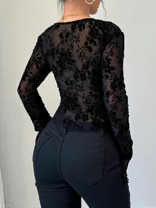 Elegante top da donna a maniche lunghe in rete nera con intricato motivo floreale in pizzo