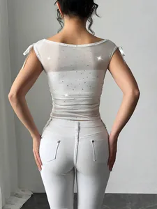 Elegantes weißes Pailletten-Mesh-Top mit schulterfreien Schleifen und geraffter Rückansicht