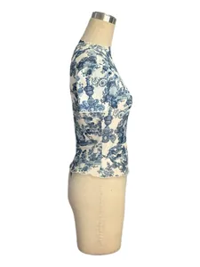 Elegant vintage blue and white toile de jouy print mesh T-shirt with feminine lettuce trim