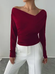 Elegante top bordeaux a maniche lunghe a spalle scoperte con scollo a incrocio moda