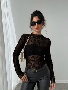 Top in rete leopardata da donna a maniche lunghe con collo alto e vestibilità slim