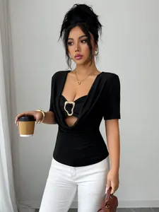 Top da Donna Sexy con Scollo a Cappuccio e Maniche Corte con Fibbia in Metallo Look a Strati Tinta Unita Nero