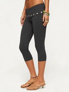 Pantalon yoga capri noir taille haute pour femme avec boutons décoratifs chics à la taille