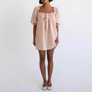 Vestido estilo muñeca retro con rayas rosas, mangas abullonadas y hombros caídos