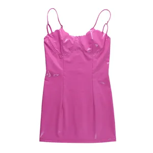 Vestido corto sexy rosa Barbie de cuero sintético ajustado con tirantes finos y bustier.