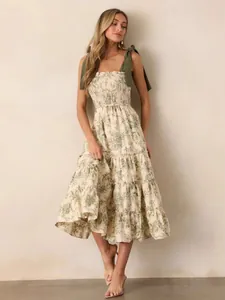 Elegante vestido largo con estampado floral y tirantes de lazo verde oliva para verano.