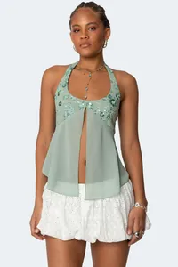 Λεπτομέρεια από σιφόν halter top σε πράσινο του φασκόμηλου με κέντημα παγιέτες