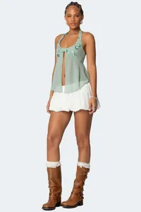 Πλήρης άποψη του πράσινου σιφόν halter top με παγιέτες και μπροστινό σκίσιμο