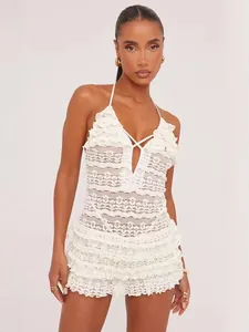 Elegantes weißes Spitzen-Mini-Kleid-Set mit Rüschen für schicke Sommermode 2025