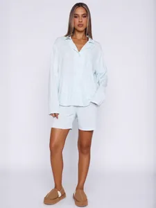 Ensemble pyjama bleu clair à manches longues pour femme avec chemise et short