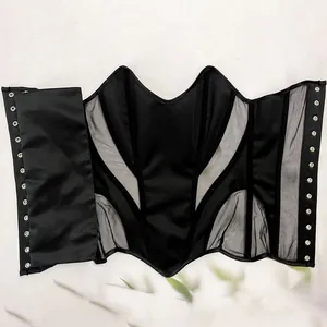 Detailaufnahme des schwarzen Katzenaugen-Korsetts mit Mesh-Einsätzen und Satin-Konstruktion