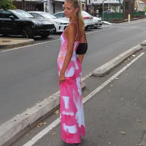 Elegantes Sommer-Maxikleid mit Blumendruck, Spaghettiträgern und Seitenschlitz für den Strand