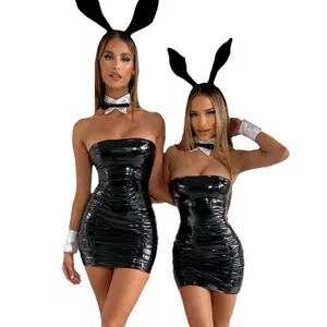 Sexyes glänzendes schwarzes PVC-Schlauchkleid inklusive Hasenmädchen-Zubehör-Set