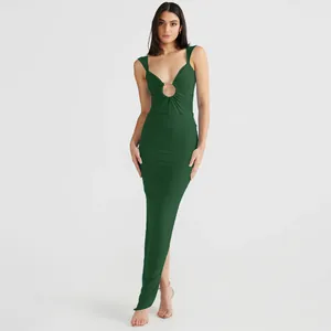 Robe longue moulante vert foncé élégante avec décolleté en V plongeant et fente