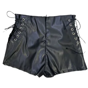 Short en similicuir noir pour femme à taille haute et lacets latéraux