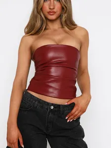 Eleganter weinroter PU-Leder-Trägerloser-Top mit plissierter Vorderseite und schmaler Passform