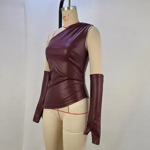 Top asimétrico de cuero PU burdeos con manguitos largos a juego para mujer moderna