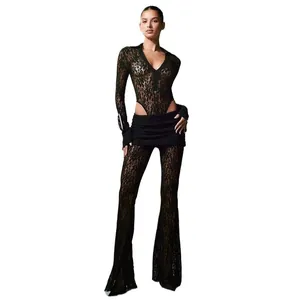 Sexy schwarzes transparentes Spitzen-Set mit tiefem V-Ausschnitt Top und Schlaghose