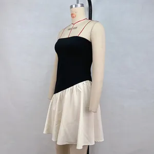 Zij-aanzicht van een Franse geplooide bandeau-jurk met kleurvlakken in zwart en crème