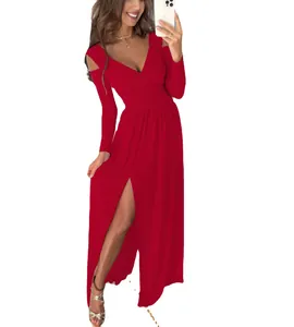 Elegante vestido largo rojo con cuello en V, manga larga y abertura lateral alta