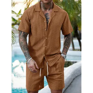 Zweiteiliges Herren-Freizeitset mit strukturiertem Strickhemd und Tunnelzug-Shorts