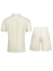 Detailansicht Rückseite Herren Set aus cremefarbenem Strickhemd und Kordelshorts.