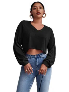 Haut court en tricot noir élégant pour femme avec col en V et manches longues