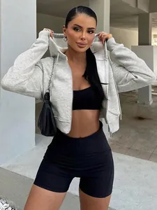 Sudadera corta con capucha y cremallera para mujer gris con mangas largas y bajos