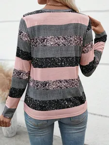 Detail des gestreiften Damen-Langarmshirts mit 3D-Glitzerdruck und rosa-grau-schwarzen Streifen