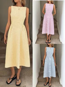 Abito midi senza maniche a righe verticali nei colori giallo, rosa e blu chiaro