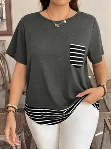 Camiseta holgada de manga corta con detalles de rayas en el bolsillo y el dobladillo