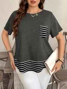 Camiseta holgada de cuello redondo con bolsillo a rayas y dobladillo de dos piezas