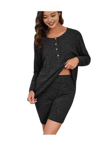 Set lounge in maglia a coste da due pezzi con top a maniche lunghe e pantaloncini grigi